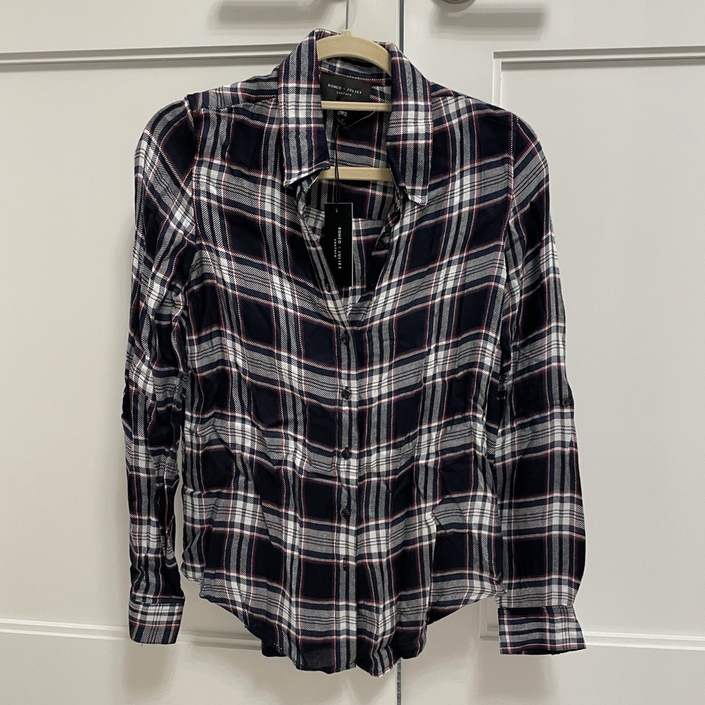Romeo & Juliet Couture Women’s Plaid Blouse